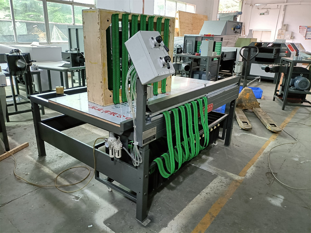 氣動(dòng)式松緊帶拉緊機(jī)